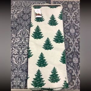 Winter Tree Cotton/Acrylic Throw (Green/white)